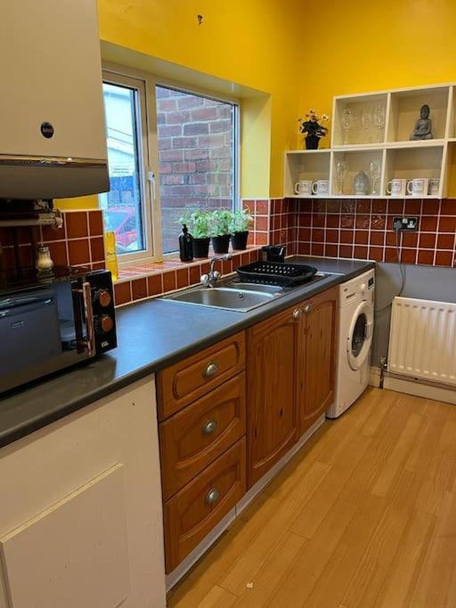 Ovington Grove 2 Fully Equipped Kitchen Free Parking 3 Bedrooms Netflix Newcastle upon Tyne Exterior foto