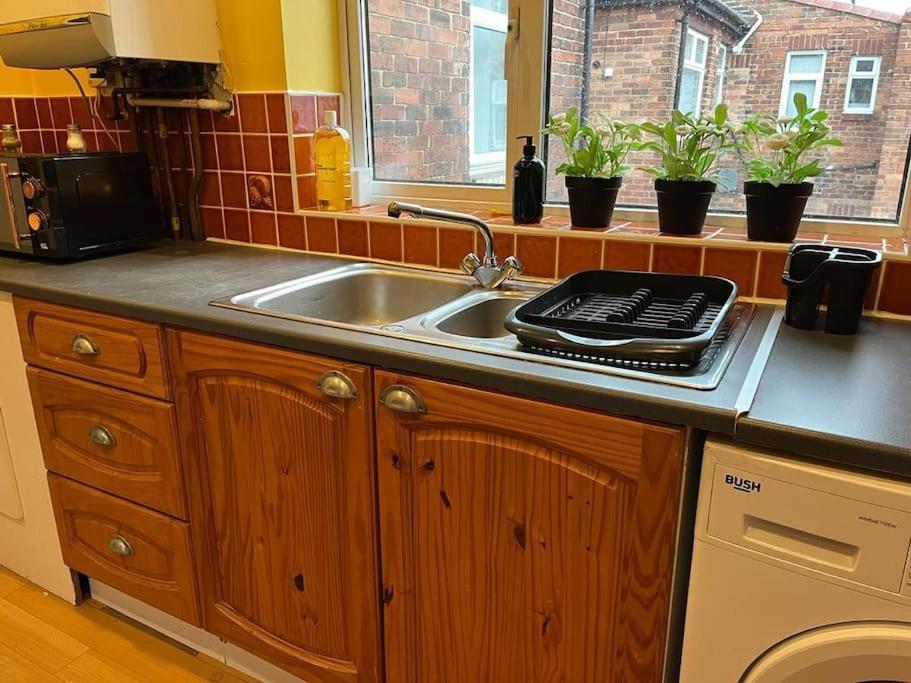 Ovington Grove 2 Fully Equipped Kitchen Free Parking 3 Bedrooms Netflix Newcastle upon Tyne Exterior foto