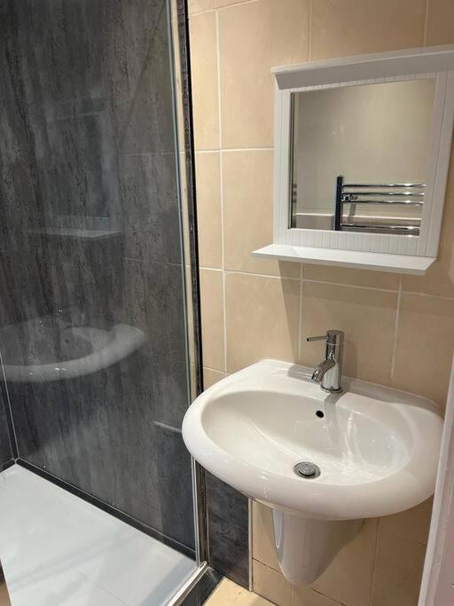 Ovington Grove 2 Fully Equipped Kitchen Free Parking 3 Bedrooms Netflix Newcastle upon Tyne Exterior foto